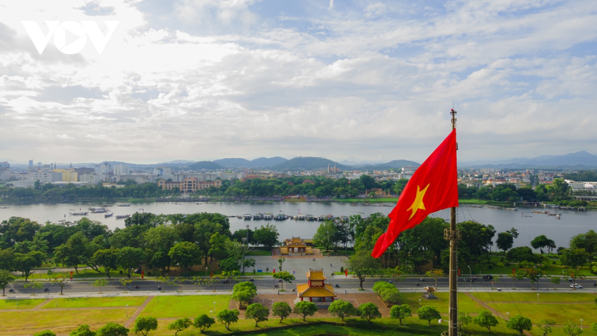 ruoc den trung thu voi cac dong au trong cung hinh anh 1