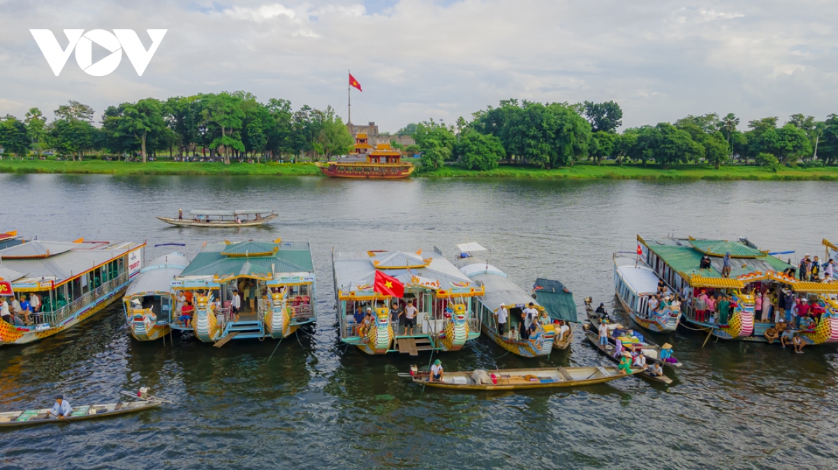 ruoc den trung thu voi cac dong au trong cung hinh anh 10