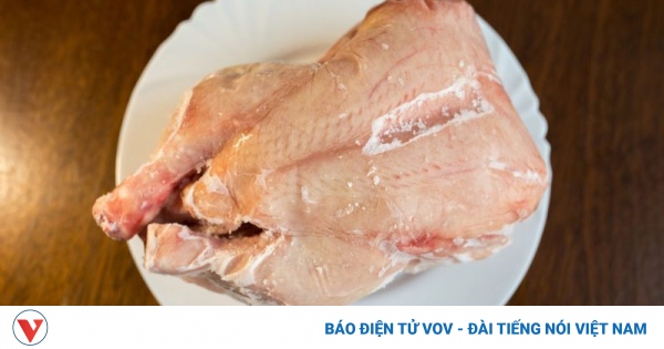 Có cách nào để rã đông thịt gà mà không mất chất lượng?
