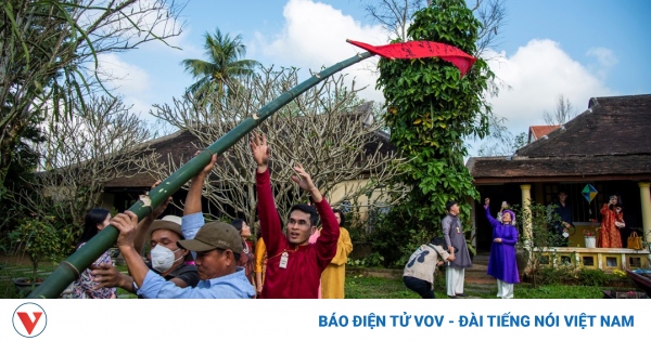 Cây nêu ngày Tết được hạ vào ngày nào?