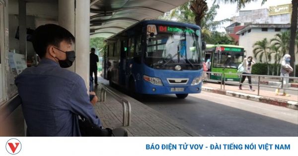 Lượng khách đi xe buýt ở TP.HCM giảm dần sau dịch Covid-19