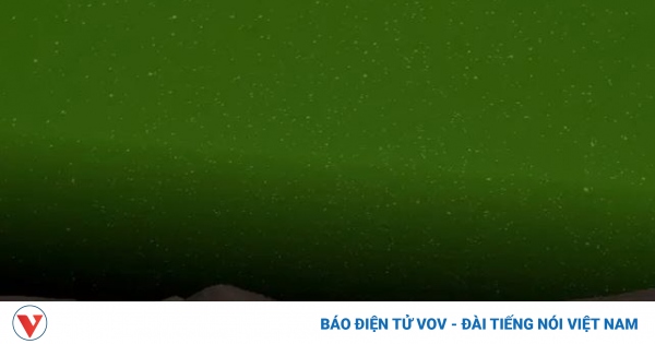 Kỳ lạ bầu trời đêm có màu xanh lá cây trên sao Hỏa