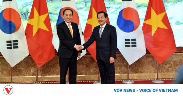 베트남과 한국은 올해 양자 무역을 1000억 달러로 늘리기로 약속했습니다. 베트남과 한국은 올해 양자 무역을 1000억 달러로 늘리기로 약속했습니다.